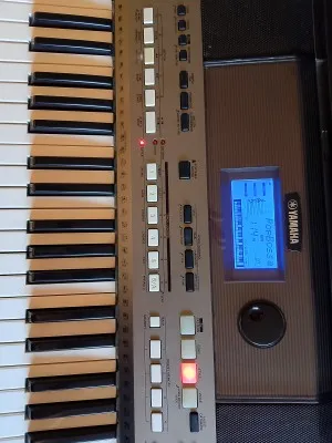 Yamaha PSR e443