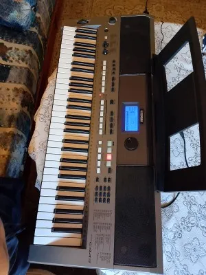 Yamaha PSR e443