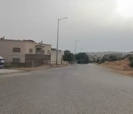 Lot promotionnel R+2 avec RDC commercial à vendre à Fès